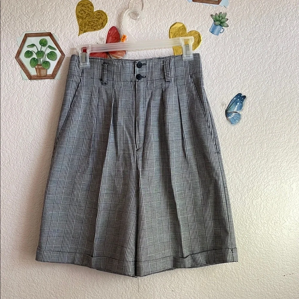 Hunt Club Gray Bermudas with Pleats and High Waist - Picture 8 of 8